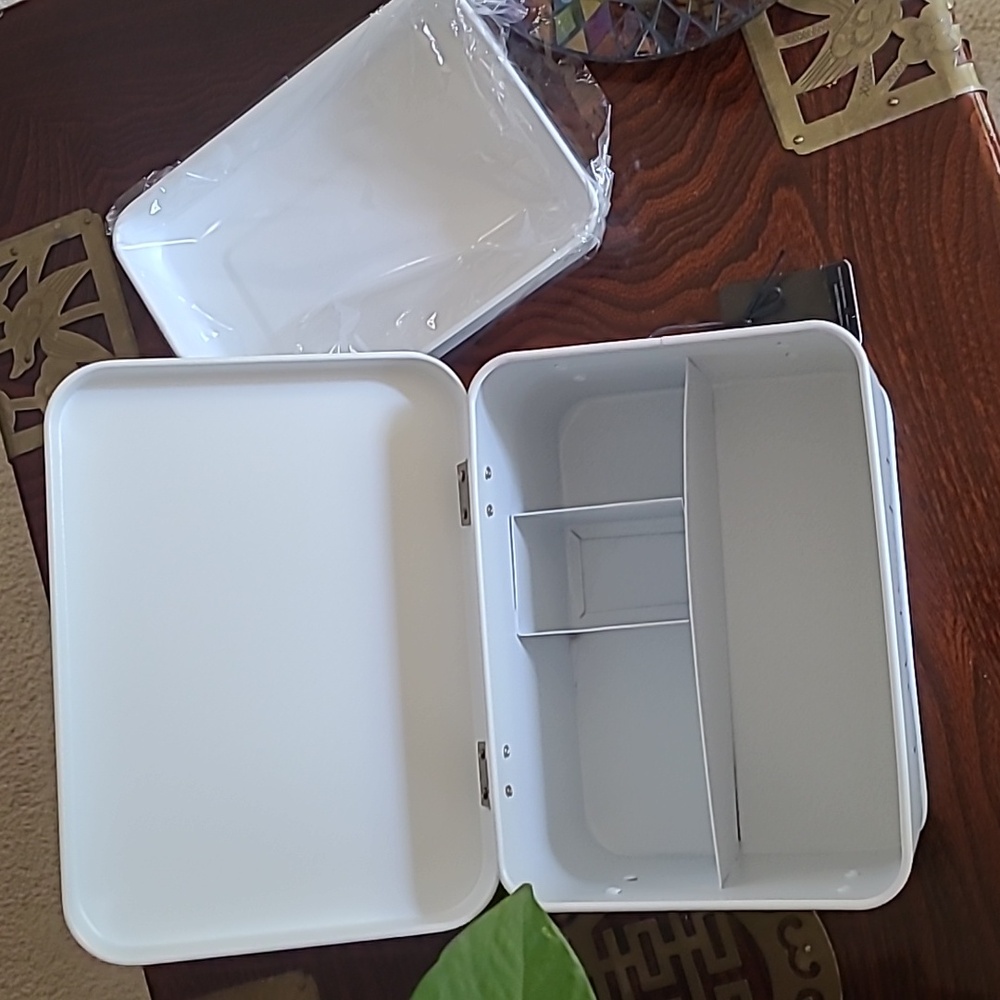 First Aid Tin - Picture 2 of 9